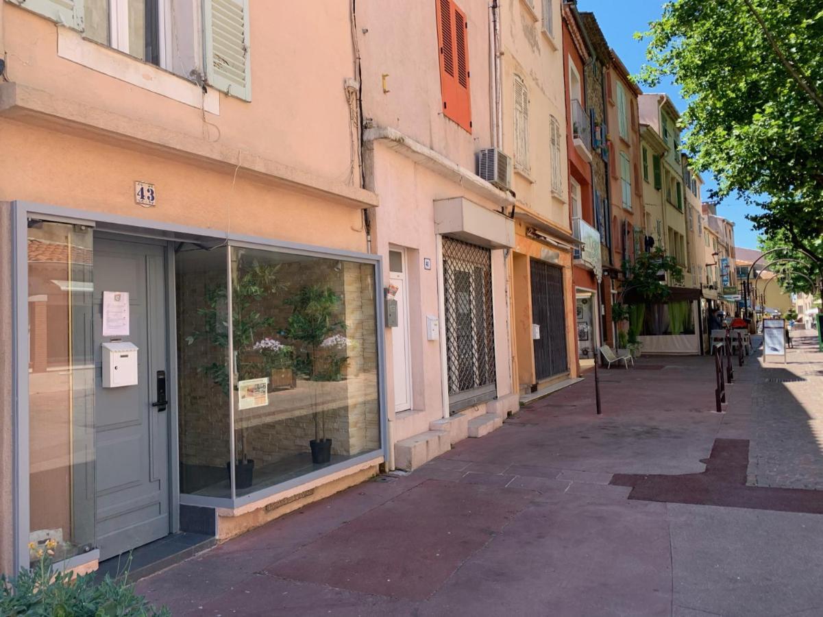 Splendide Studio Au Coeur Historique De Frejus Apartment Exterior foto