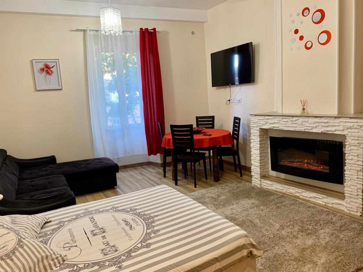 Splendide Studio Au Coeur Historique De Frejus Apartment Exterior foto