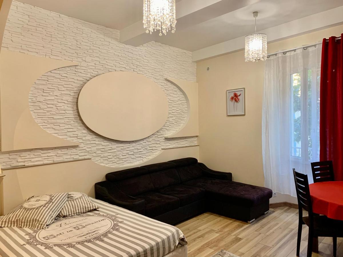 Splendide Studio Au Coeur Historique De Frejus Apartment Exterior foto